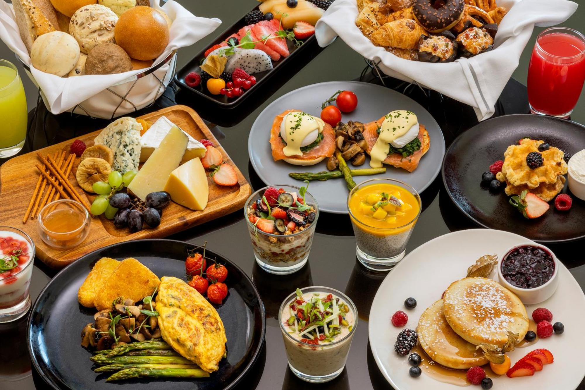 Marriott Hotel Al Jaddaf, Dubai Exterior photo A selection of breakfast items
