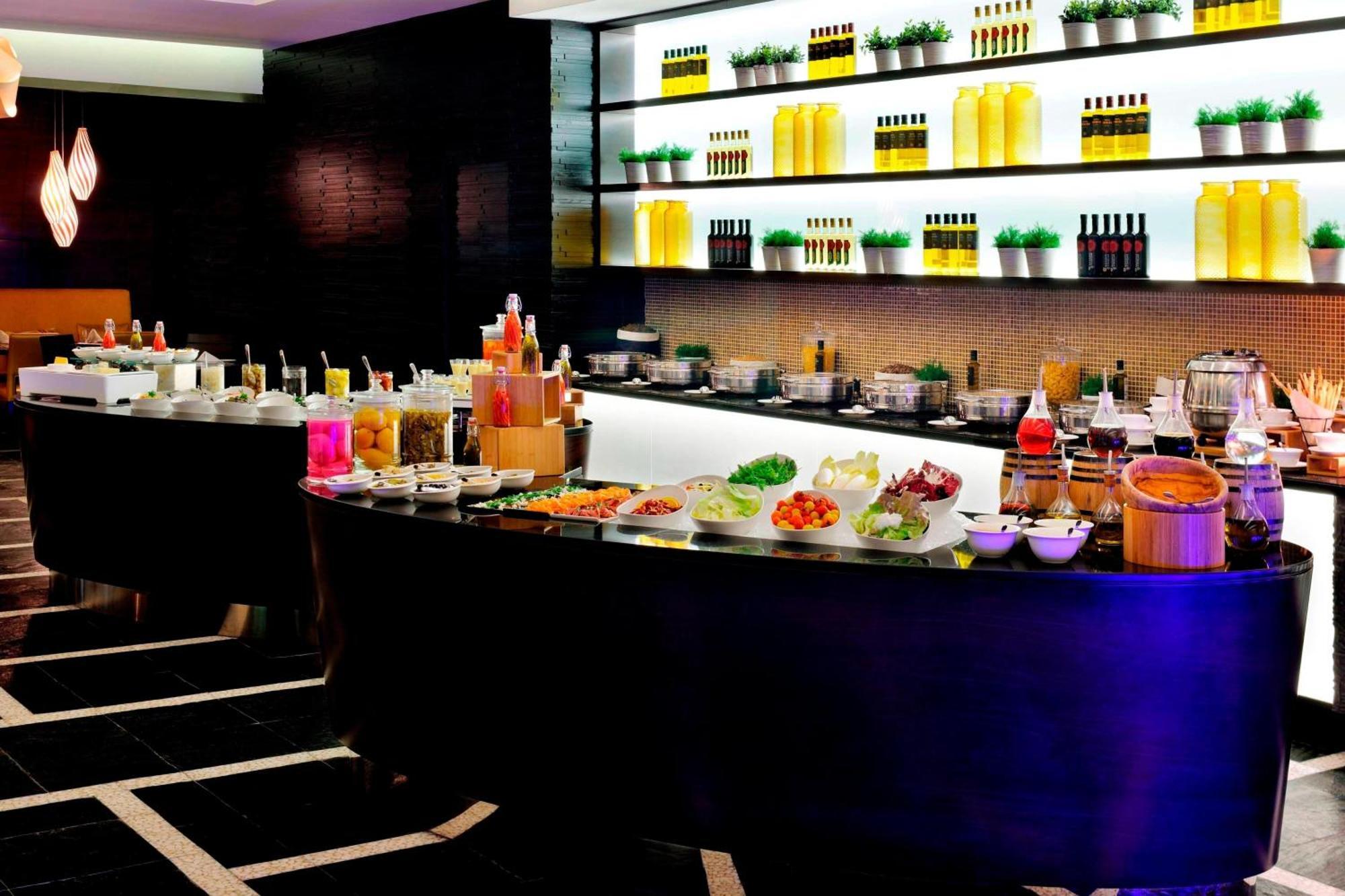 Marriott Hotel Al Jaddaf, Dubai Exterior photo A buffet at a hotel