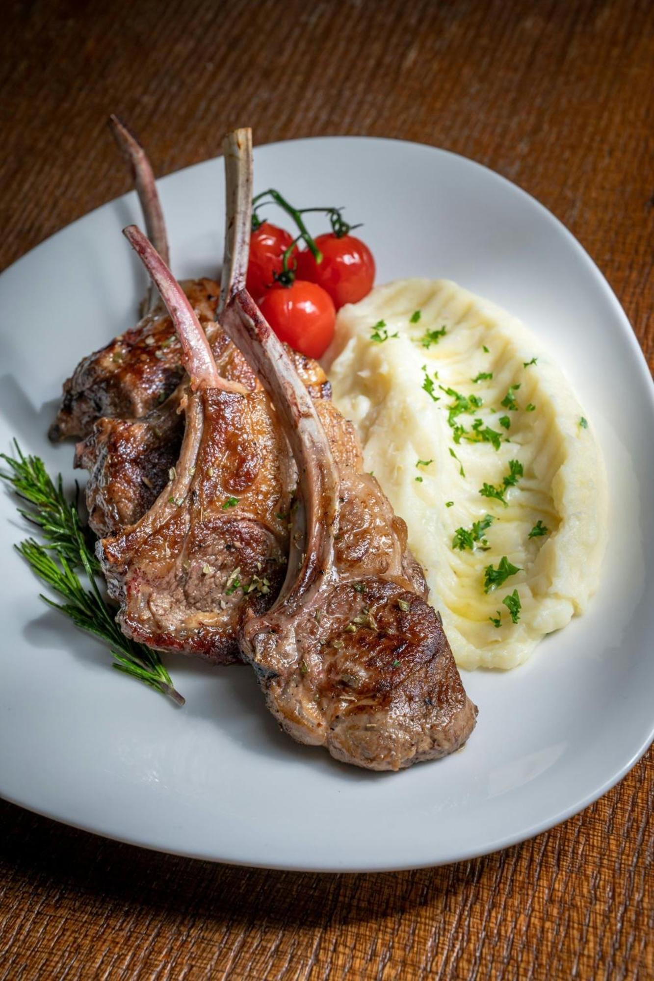 Marriott Hotel Al Jaddaf, Dubai Exterior photo Rack of lamb