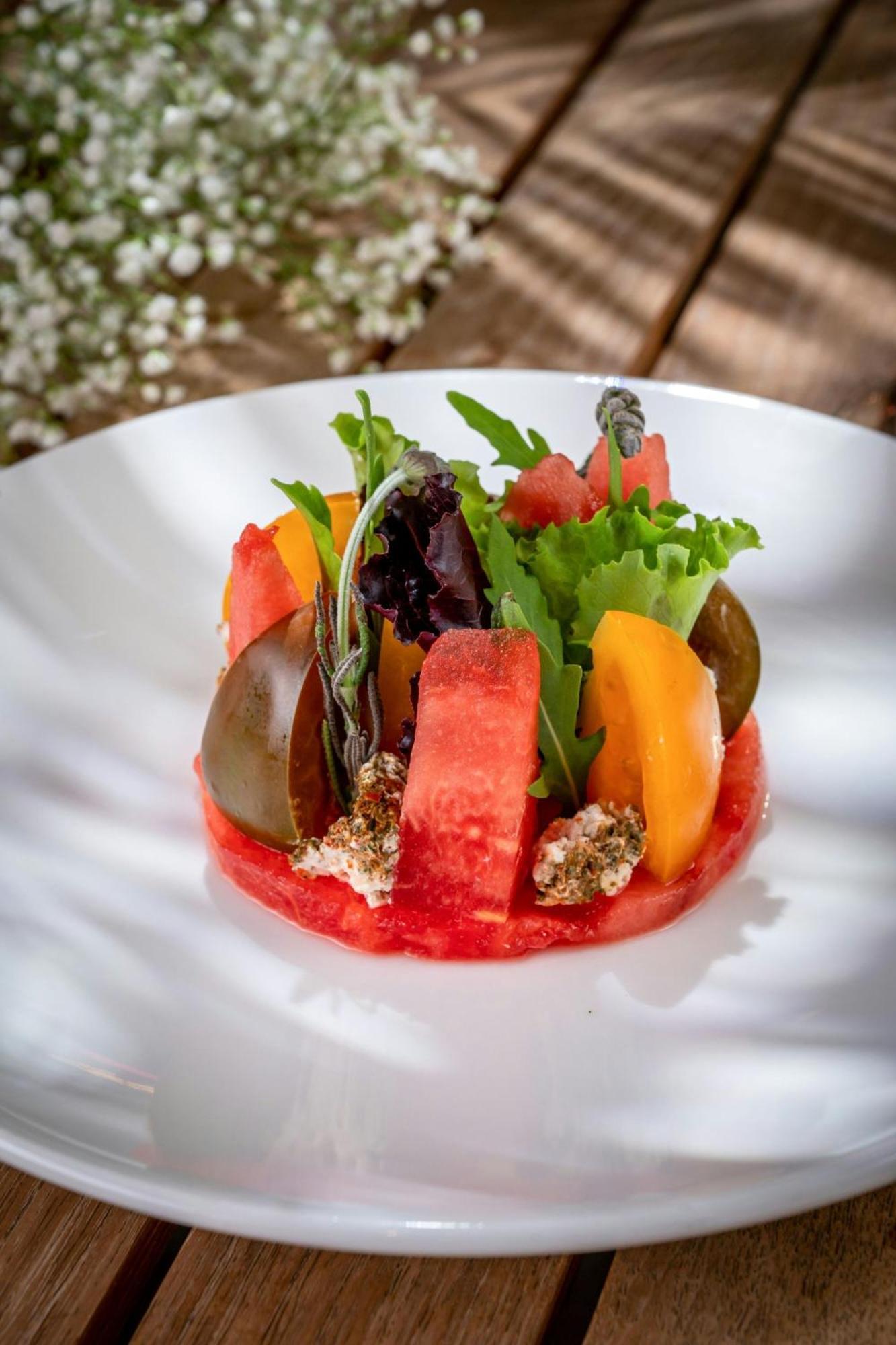 Marriott Hotel Al Jaddaf, Dubai Exterior photo Watermelon salad